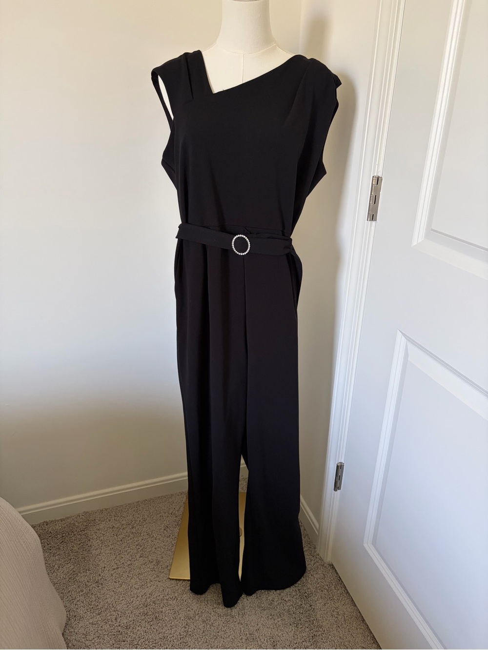 Sleeveless Black Wide-Leg Jumpsuit with Decorative Belt